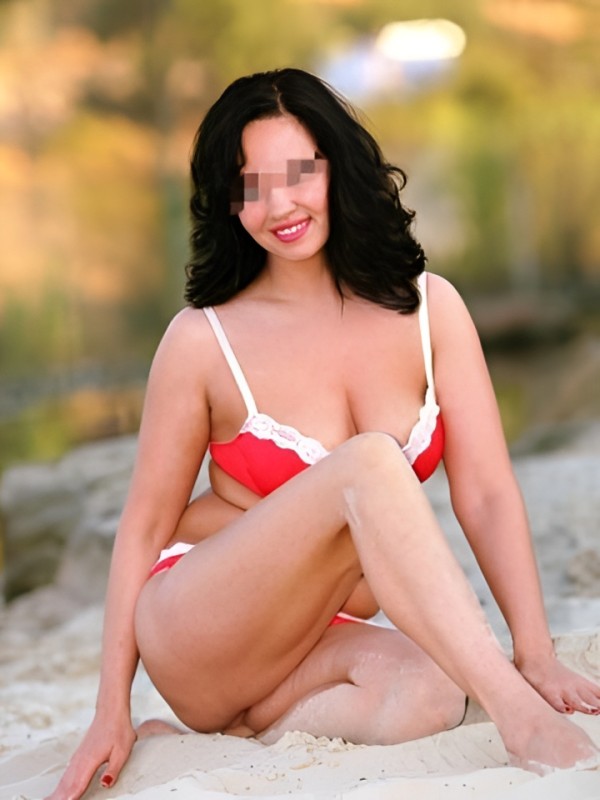 Регина привлекательная девушка из Набережных Челнов цена от 3000 руб